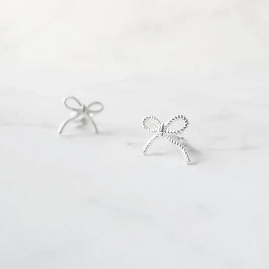 扭結緞帶造型耳環(925 純銀)
