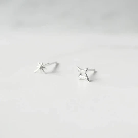 不對稱星形耳針（925 純銀）