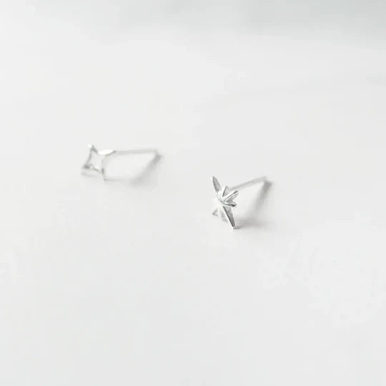 不對稱星形耳針（925 純銀）