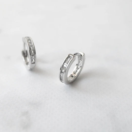 圓環水晶耳環（925 純銀、抗氧化銠層、水晶）