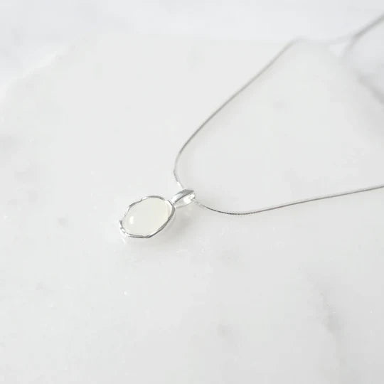 月光石項鍊，柔和暈彩光澤，小顆月光石設計，925 純銀簡約項鍊