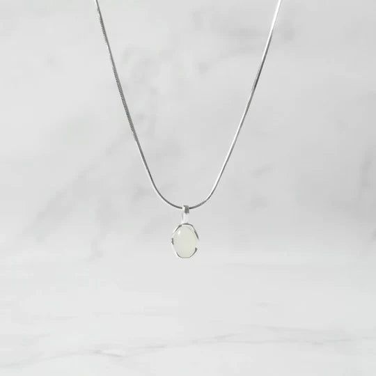 月光石項鍊，柔和暈彩光澤，小顆月光石設計，925 純銀簡約項鍊
