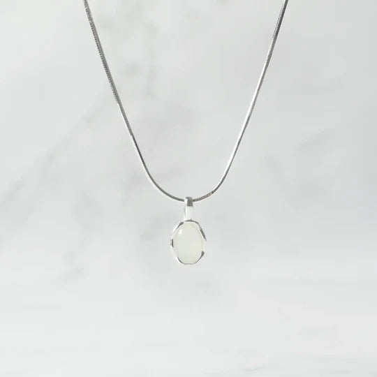月光石項鍊，柔和暈彩光澤，小顆月光石設計，925 純銀簡約項鍊