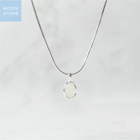月光石項鍊，柔和暈彩光澤，小顆月光石設計，925 純銀簡約項鍊