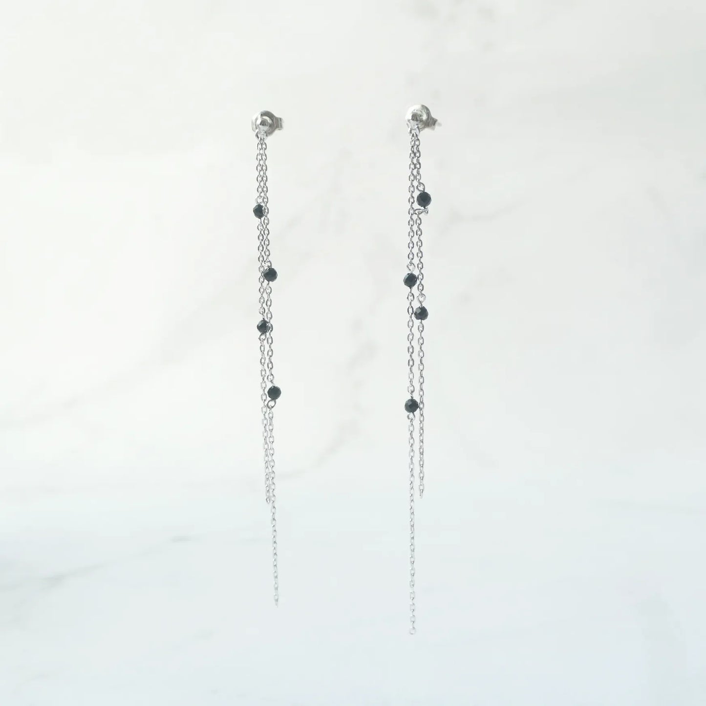 黑瑪瑙垂墜耳針（925 純銀・14K 白金鍍層・黑瑪瑙）