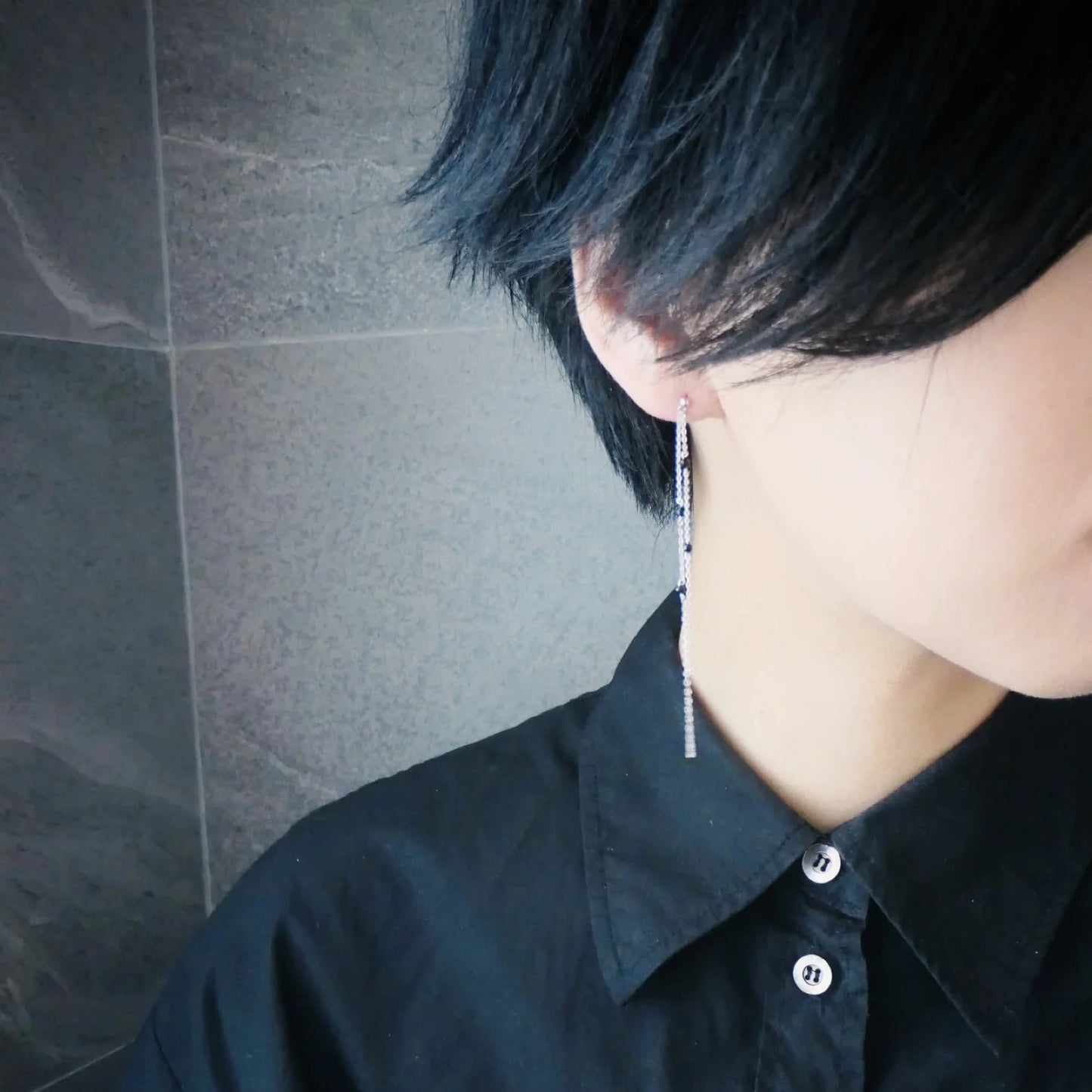 黑瑪瑙垂墜耳針（925 純銀・14K 白金鍍層・黑瑪瑙）