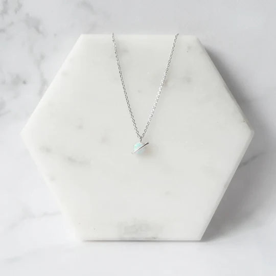 蛋白石行星項鍊，天然蛋白石虹彩遊色，925 純銀鍍鉑金設計，行星造型項鍊