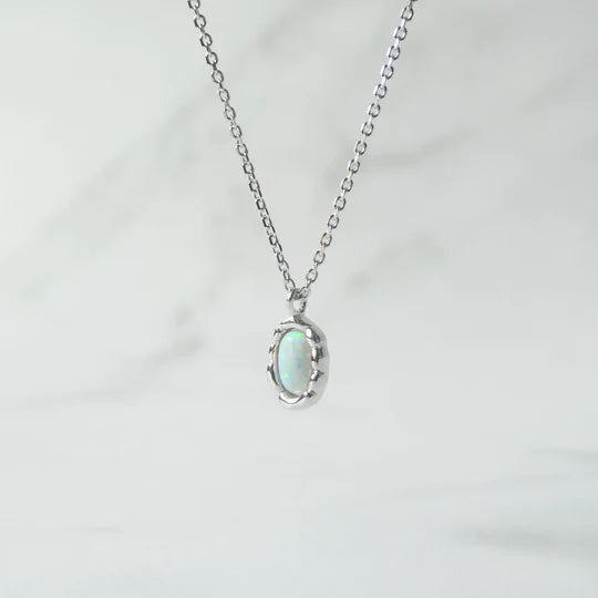 天然蛋白石項鍊，虹彩遊色效果，925 純銀鍍鉑金設計，簡約細鍊項鍊