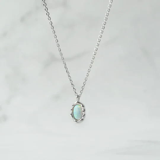 天然蛋白石項鍊，虹彩遊色效果，925 純銀鍍鉑金設計，簡約細鍊項鍊