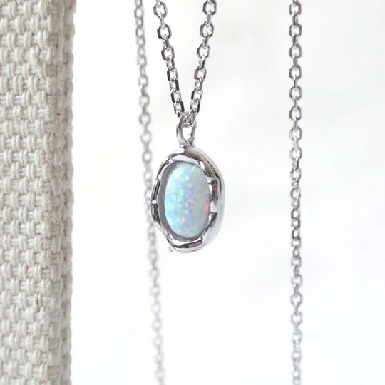 天然蛋白石項鍊，虹彩遊色效果，925 純銀鍍鉑金設計，簡約細鍊項鍊