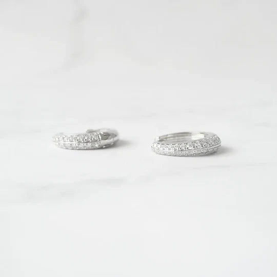 鋯石密鑲圓環耳環（925純銀／抗氧化銠層）