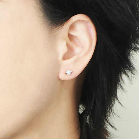 星球造型蛋白石耳針（925 純銀、抗氧化銠層、蛋白石）