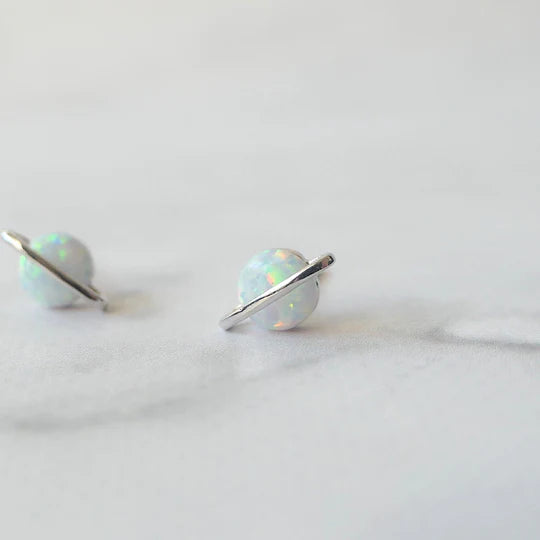 星球造型蛋白石耳針（925 純銀、抗氧化銠層、蛋白石）