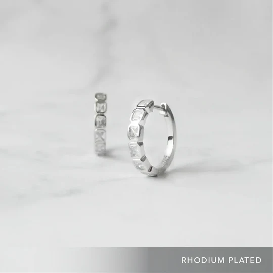 方形切割鋯石圈式耳環，幾何排列光澤設計，925 純銀鍍鉑金耳環