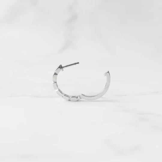 方形切割鋯石圈式耳環，幾何排列光澤設計，925 純銀鍍鉑金耳環