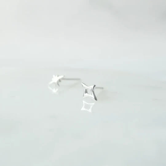 不對稱星形耳針（925 純銀）