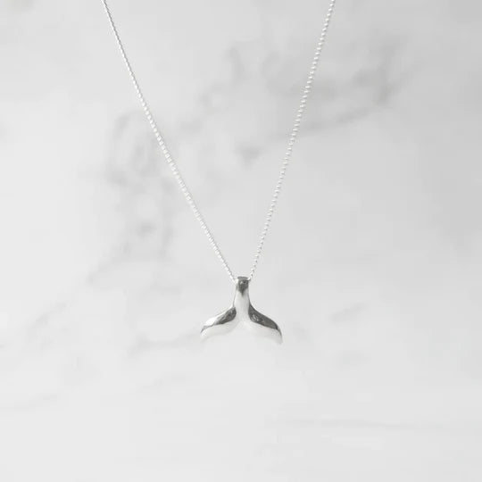 鯨尾純銀吊墜項鍊，海洋意象設計，925 純銀材質，簡約守護系項鍊