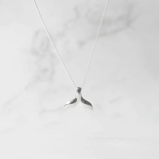鯨尾純銀吊墜項鍊，海洋意象設計，925 純銀材質，簡約守護系項鍊