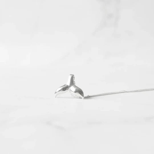 鯨尾純銀吊墜項鍊，海洋意象設計，925 純銀材質，簡約守護系項鍊