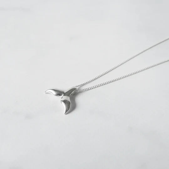 鯨尾純銀吊墜項鍊，海洋意象設計，925 純銀材質，簡約守護系項鍊